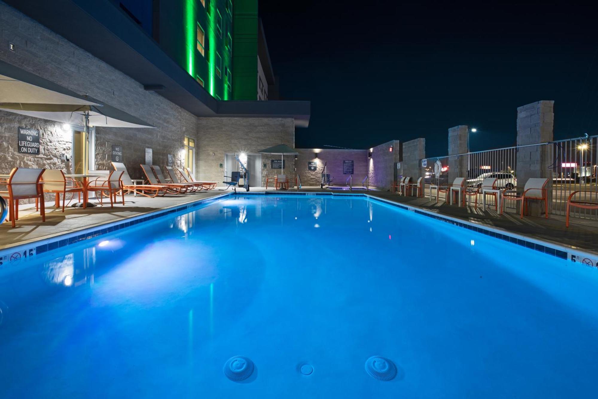 Holiday Inn Glendale - Stadium & Ent Dist By Ihg Zewnętrze zdjęcie