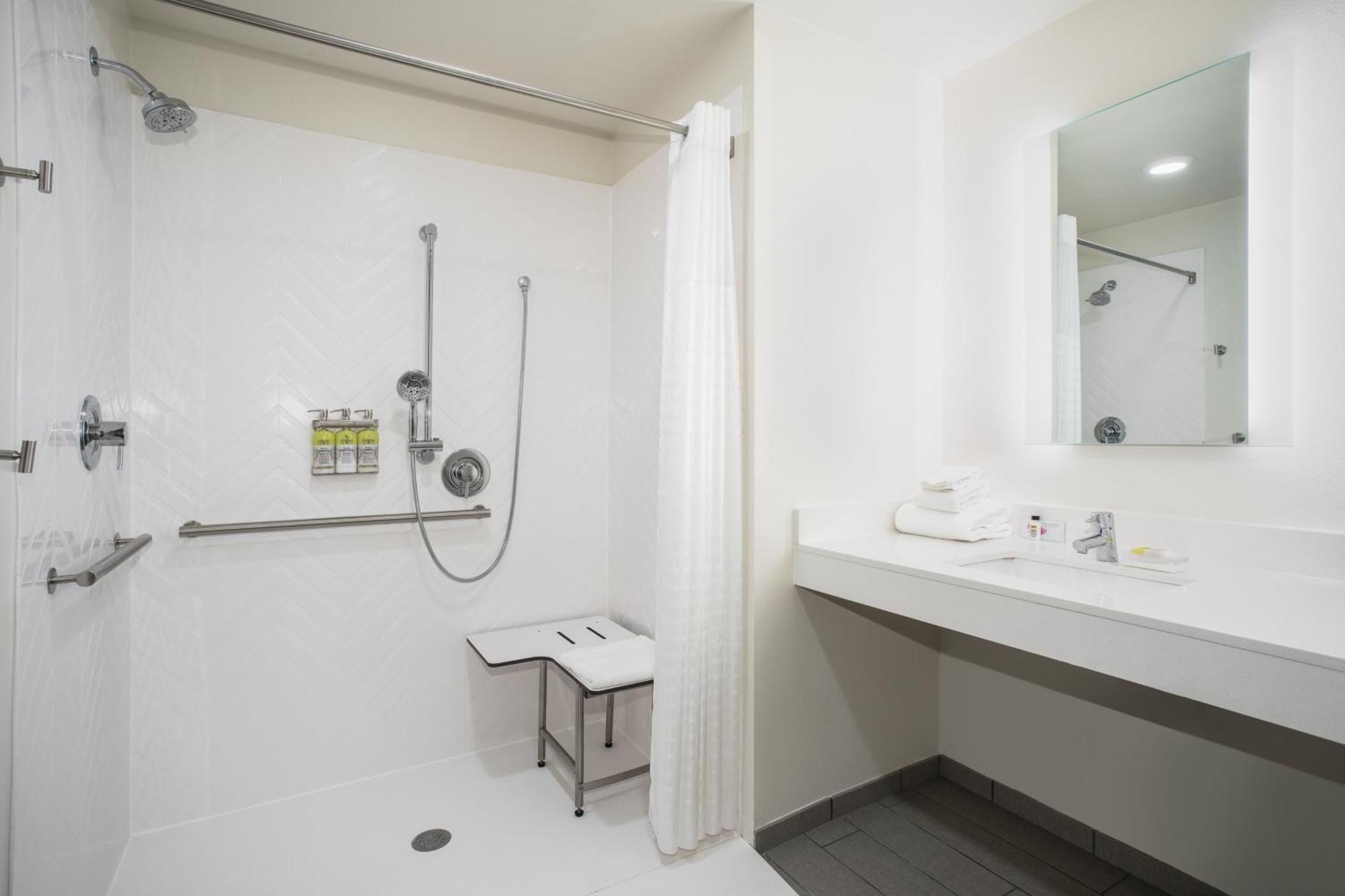 Holiday Inn Glendale - Stadium & Ent Dist By Ihg Zewnętrze zdjęcie
